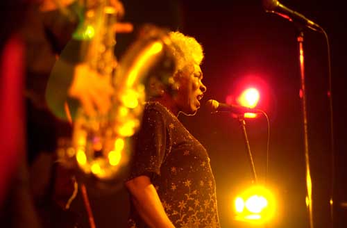 Jeanne Carroll und die Blues-Mafia im Rahmen von "Swinging Greven" am 11. Oktober 2002 im Ballenlager