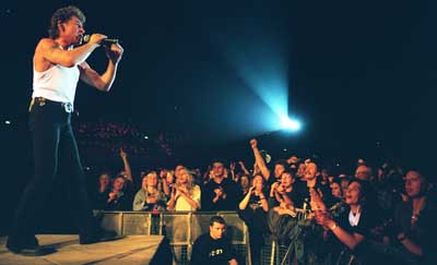 Peter Maffay am 3. Dezember 2000 in der Stadthalle Bremen - Foto: gap