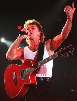 Peter Maffay am 3. Dezember 2000 in der Stadthalle Bremen - Foto: gap